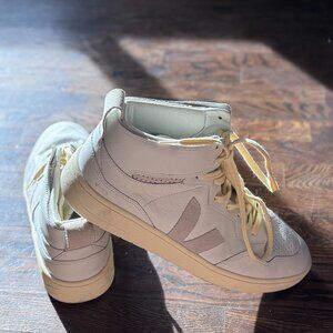 VEJA Men's V-95 High Top Size 48 EU, 13 US Worn Once